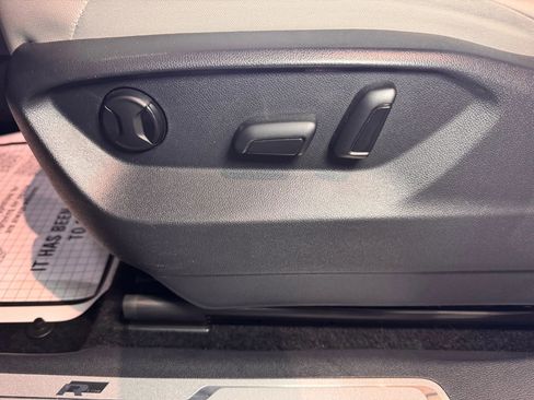 Used 2021 Volkswagen Tiguan SE R-Line image 12