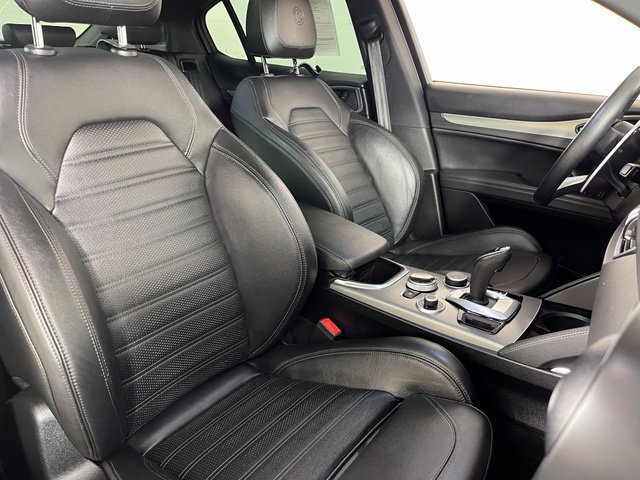 Used 2023 Alfa Romeo Stelvio Veloce AWD/4WD image 47