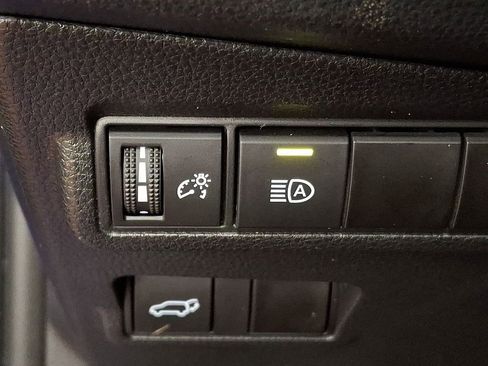 Used 2023 Toyota Corolla Cross XLE image 24