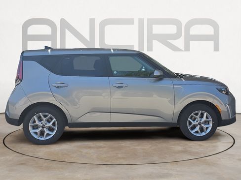Certified 2025 Kia Soul LX w/ LX Technology Package FWD image 9