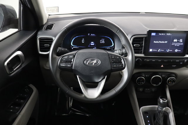 Used 2024 Hyundai Venue SEL FWD image 9