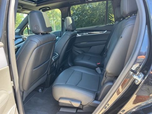 Used 2025 Cadillac XT6 Premium Luxury image 37