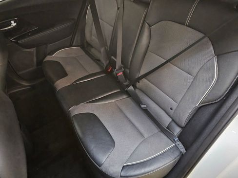 Used 2022 Kia Niro EX image 17