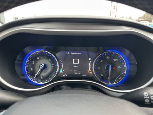 Used 2024 Chrysler Pacifica Touring-L FWD image 22