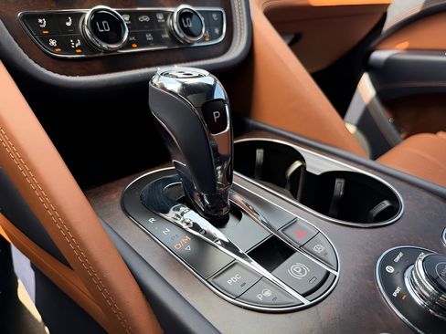 Used 2023 Bentley Bentayga AWD/4WD image 88