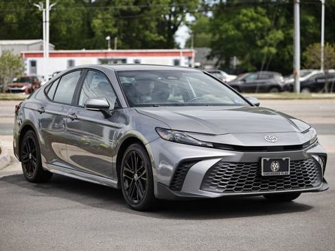 Used 2025 Toyota Camry SE FWD image 13