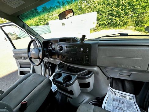 Used 2014 Ford E-250 and Econoline 250 w/ Power Group RWD image 23