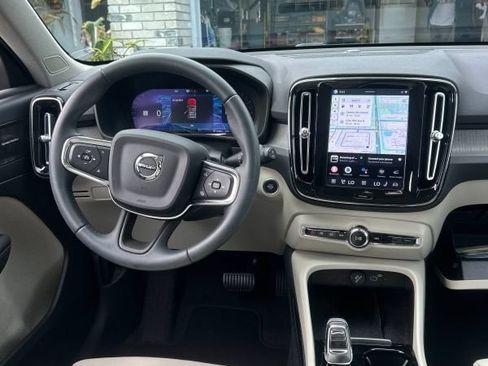 Used 2023 Volvo XC40 B5 Ultimate w/ Protection Package Premier AWD/4WD image 4