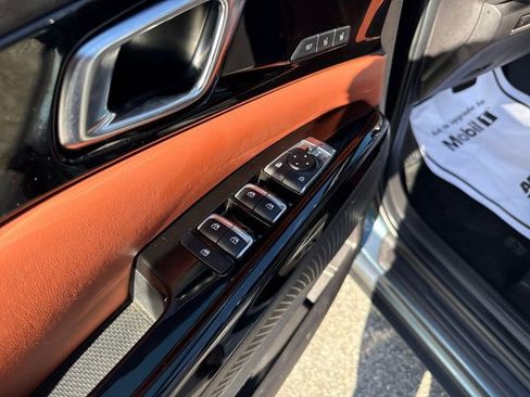 Certified 2024 Kia Carnival SX Prestige image 11