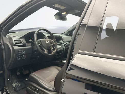 Used 2024 Honda Ridgeline Black Edition image 10