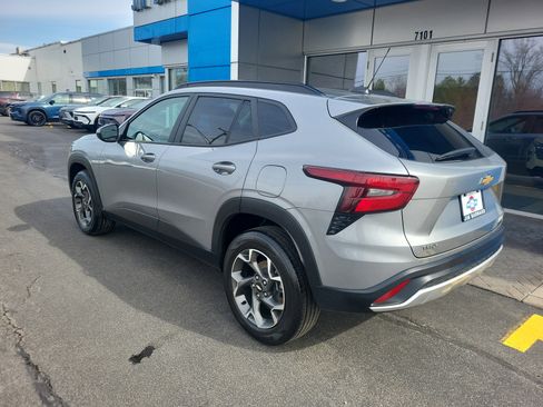Used 2024 Chevrolet Trax LT w/ Driver Confidence Package image 8