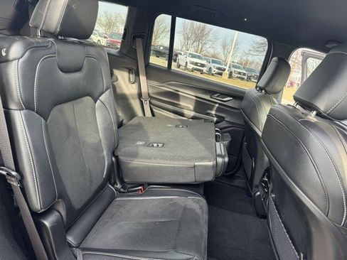 Used 2024 Jeep Grand Cherokee L Laredo image 34