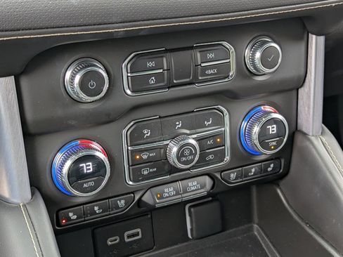 Used 2023 GMC Yukon SLT image 21