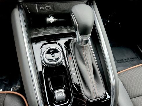 New 2025 GMC Canyon AT4 w/ Nightfall Edition image 14