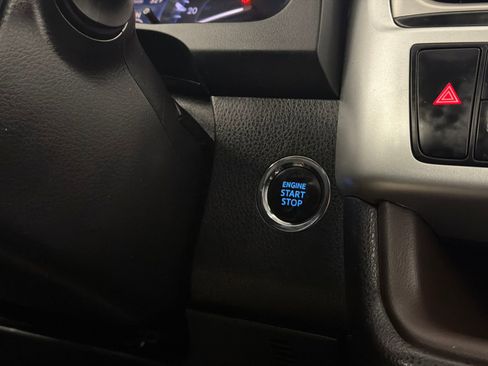 Used 2018 Toyota Highlander XLE image 29