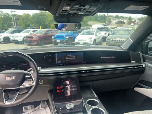 Used 2025 Cadillac Escalade V AWD/4WD image 9