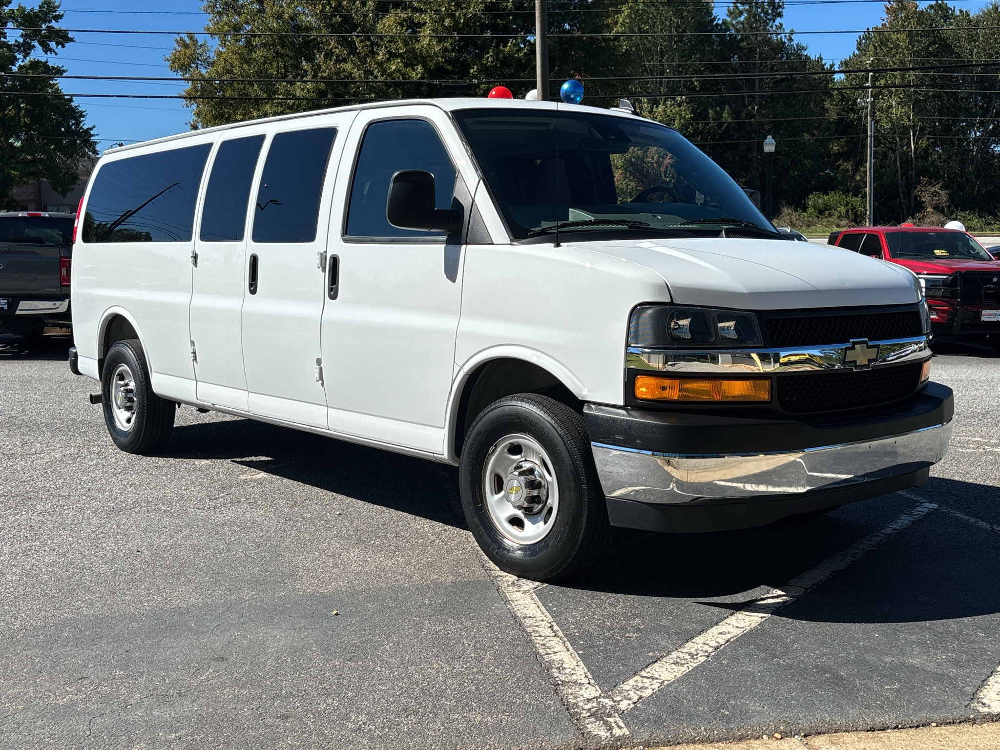 Used 2025 Chevrolet Express 3500 LT w/ LT Preferred Equipment Group RWD image 24