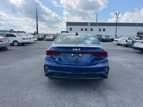 Used 2023 Kia Forte LXS w/ LXS Technology Package FWD image 4