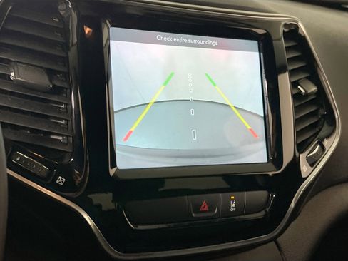 Used 2022 Jeep Cherokee Limited image 13