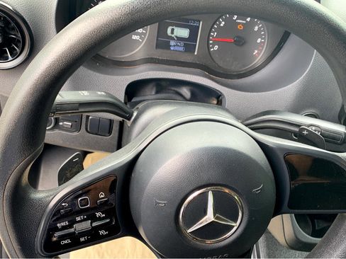 Used 2021 Mercedes-Benz Sprinter 2500 image 11