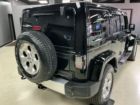 Used 2015 Jeep Wrangler Unlimited Sahara w/ Connectivity Group AWD/4WD image 28