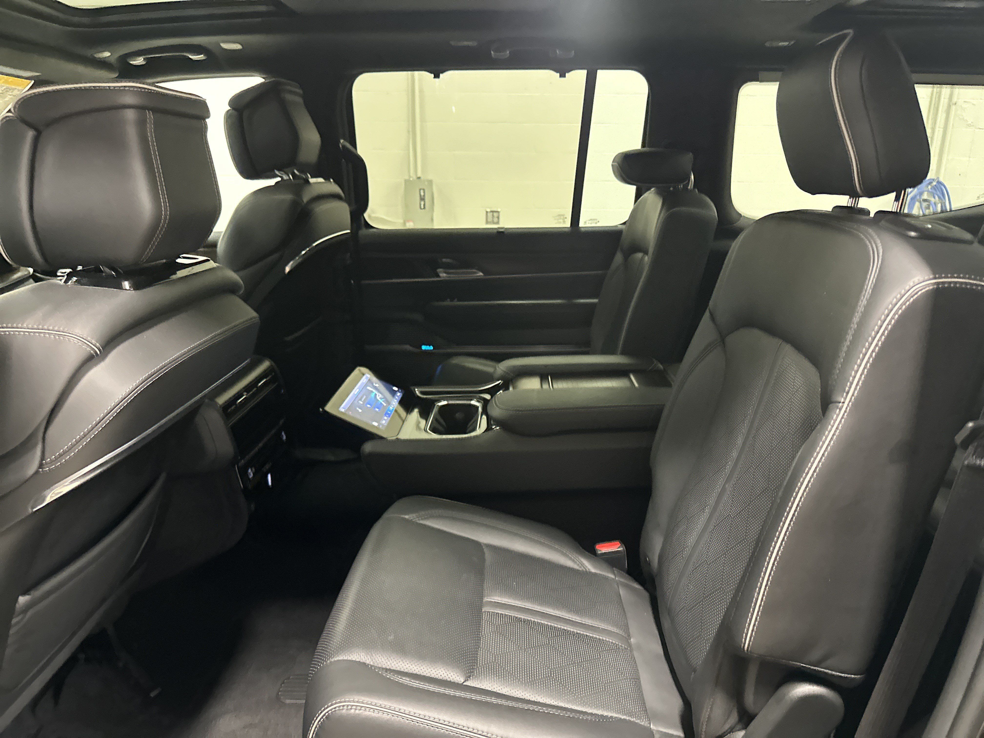 Used 2022 Jeep Grand Wagoneer Series II w/ Convenience Group III AWD/4WD image 32