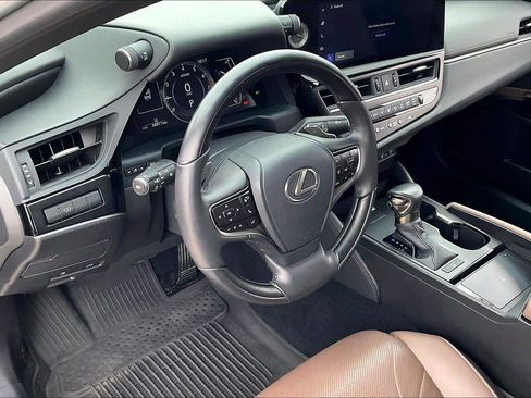 Used 2024 Lexus ES 350 w/ Technology Package image 16