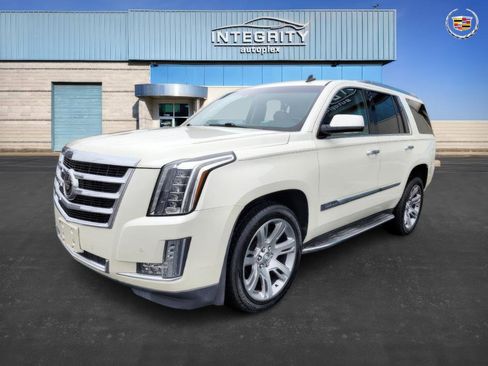Used 2015 Cadillac Escalade Premium image 7