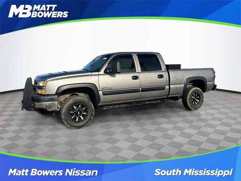 Used 2006 Chevrolet Silverado 2500 LT w/ Heavy-Duty Power Package image 1