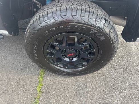 Used 2024 Toyota Tacoma TRD Off-Road AWD/4WD image 9
