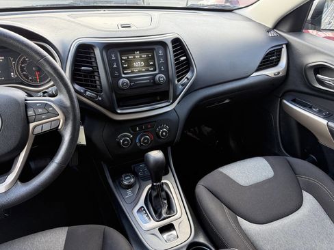 Used 2018 Jeep Cherokee Latitude image 19