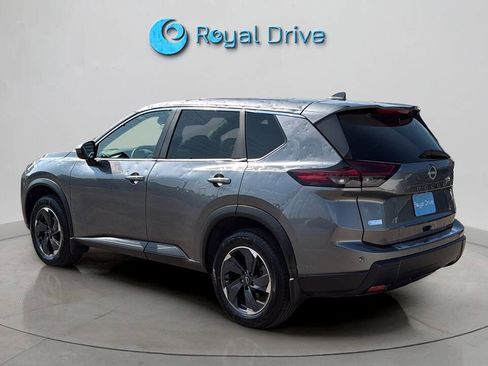 Used 2025 Nissan Rogue SV AWD/4WD image 4