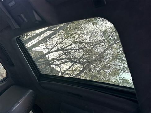 Used 2018 Cadillac Escalade Platinum image 37