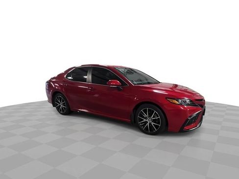 Used 2022 Toyota Camry SE w/ Convenience Package FWD image 2