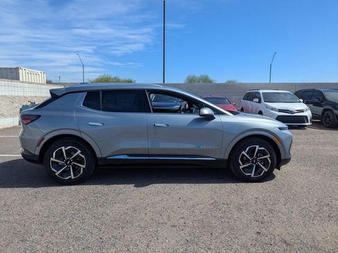 Used 2025 Chevrolet Equinox EV LT w/ Convenience Package image 5