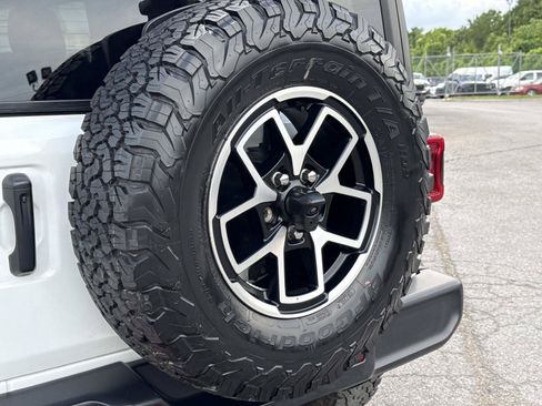 Used 2025 Jeep Wrangler Unlimited Rubicon AWD/4WD image 10