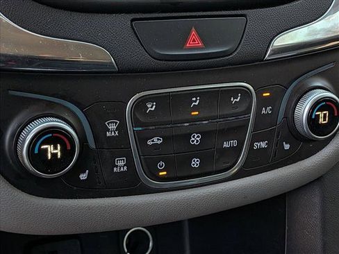 Used 2018 Chevrolet Equinox LT image 8