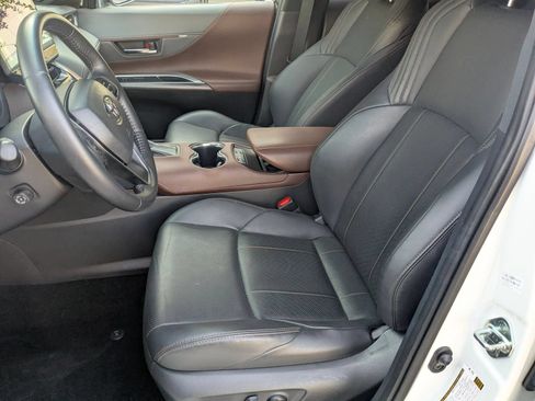 Used 2023 Toyota Venza Limited AWD/4WD image 20