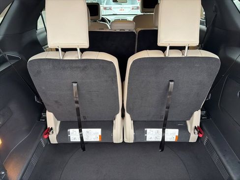 Used 2018 Ford Explorer XLT w/ Equipment Group 202A image 24