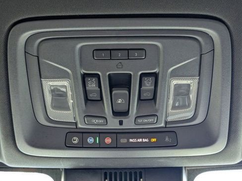 Used 2022 Chevrolet Silverado 1500 ZR2 w/ Technology Package image 26