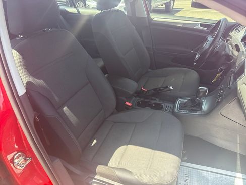 Used 2017 Volkswagen Golf S FWD image 33