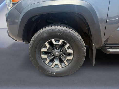 Used 2018 Toyota Tacoma TRD Off-Road w/ Technology Package AWD/4WD image 14