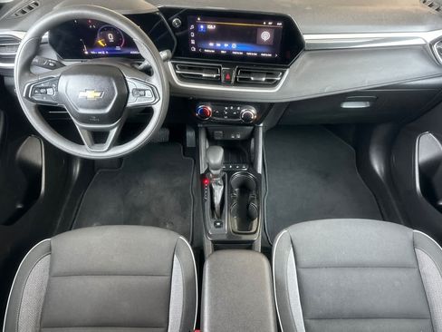 Used 2025 Chevrolet TrailBlazer LT AWD/4WD image 3