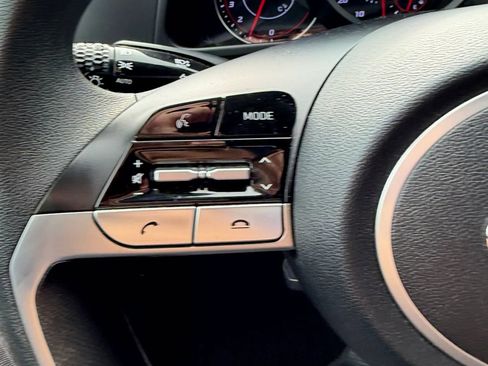 Used 2022 Hyundai Elantra SEL image 19