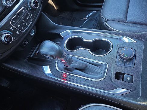 Used 2022 Chevrolet Traverse Premier image 25