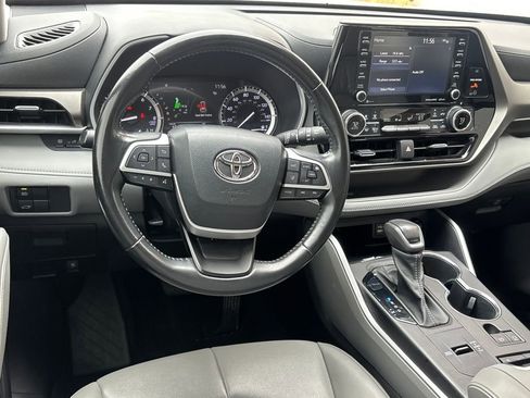 Used 2022 Toyota Highlander XLE image 4