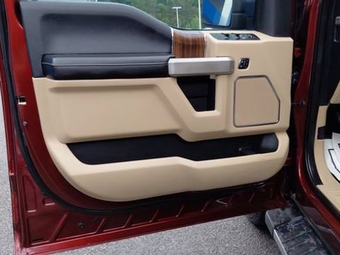Used 2017 Ford F150 Lariat w/ Equipment Group 502A Luxury AWD/4WD image 12