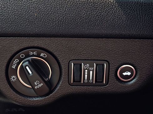 Used 2020 Chrysler 300 Limited RWD image 22