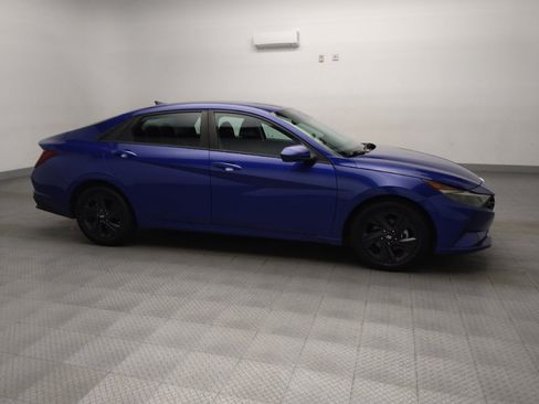 Used 2023 Hyundai Elantra SEL image 11