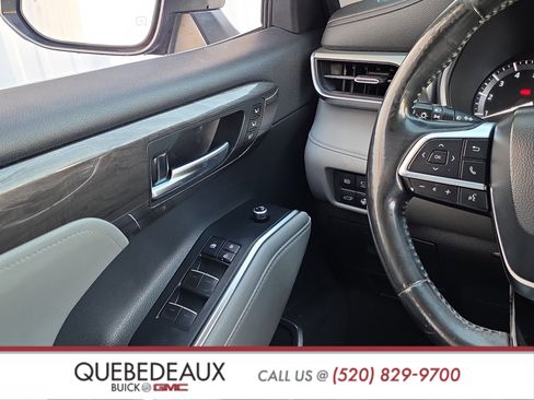 Used 2020 Toyota Highlander Platinum image 24